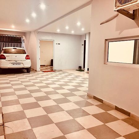 Sampat Royal Cafe Hotel Delhi  Bagian luar foto