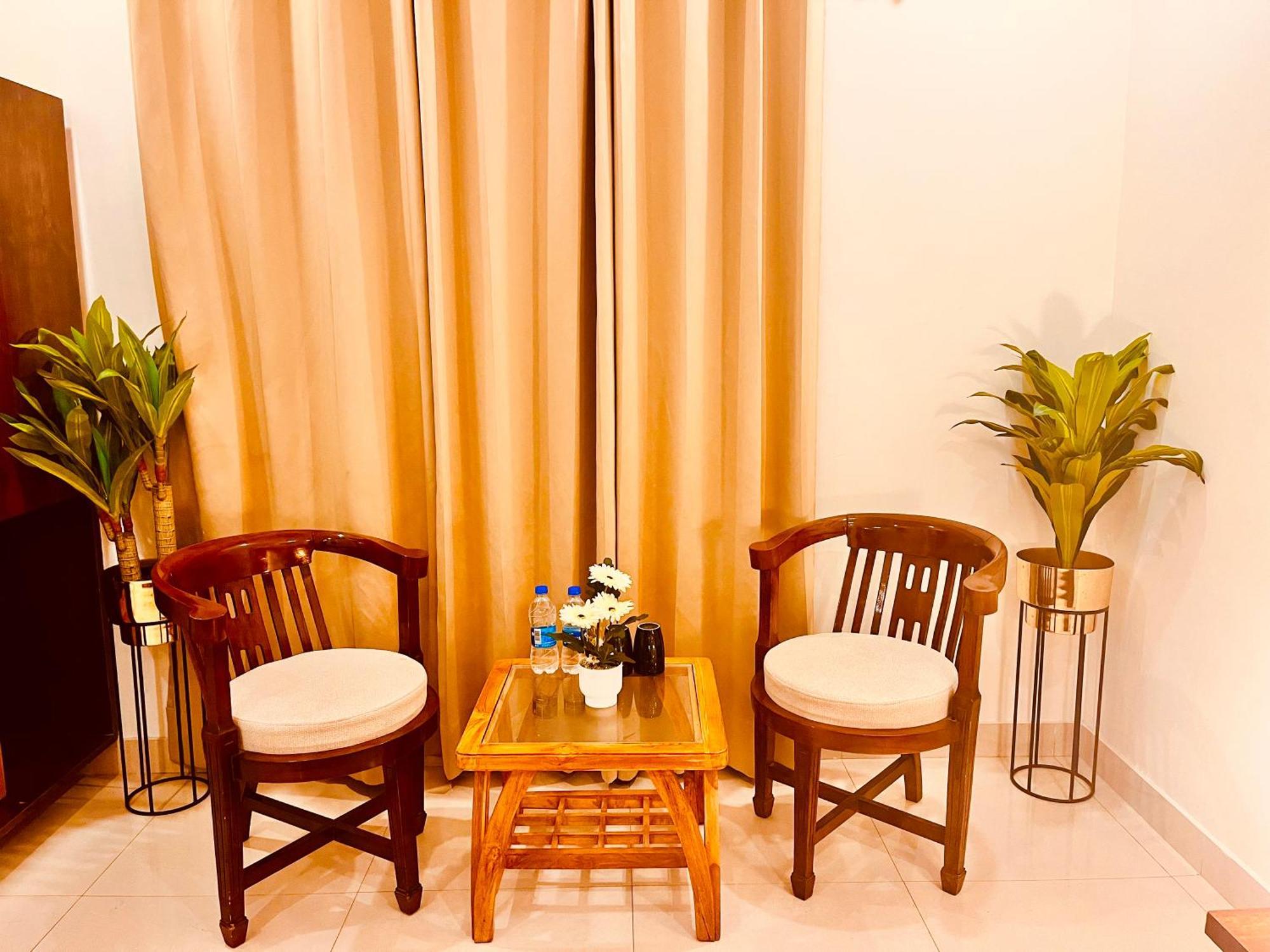 Sampat Royal Cafe Hotel Delhi  Bagian luar foto
