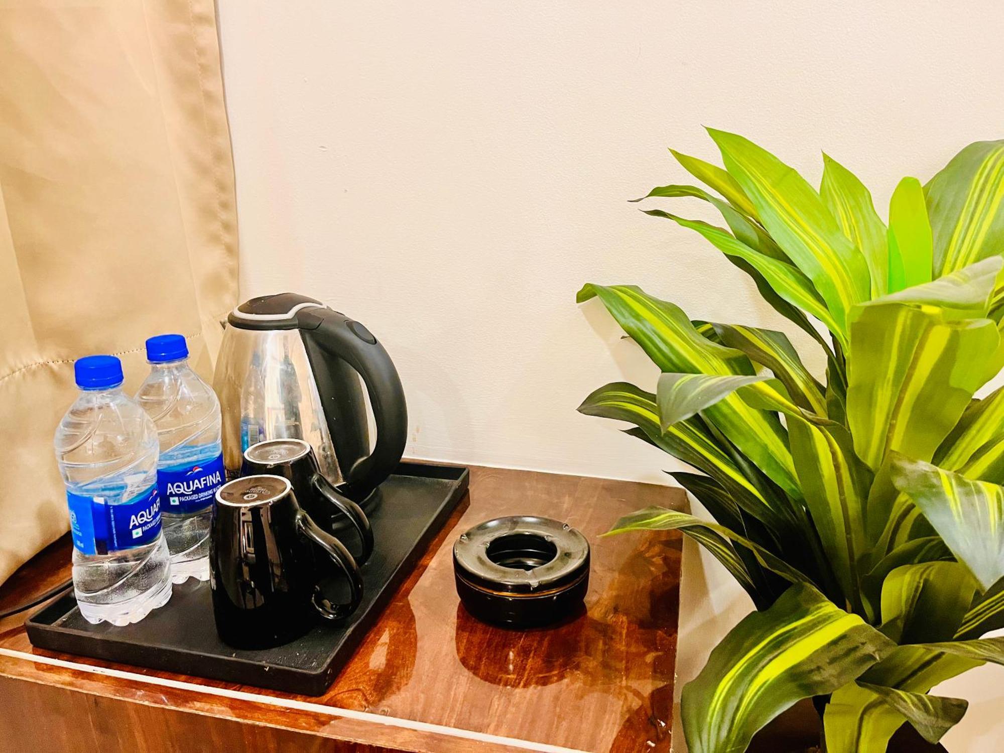 Sampat Royal Cafe Hotel Delhi  Bagian luar foto