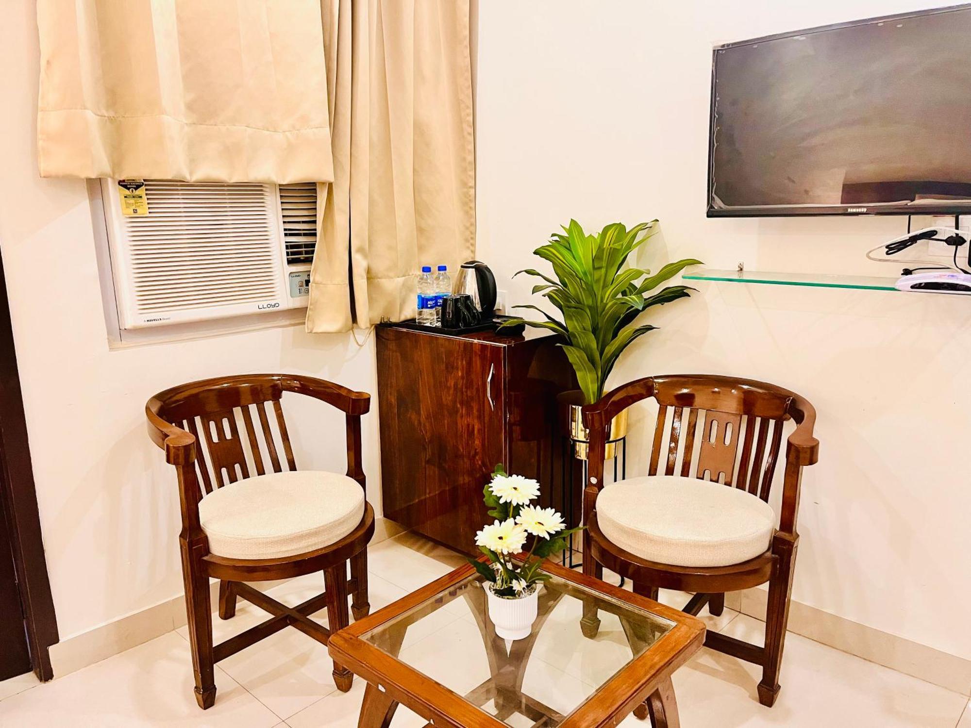 Sampat Royal Cafe Hotel Delhi  Bagian luar foto