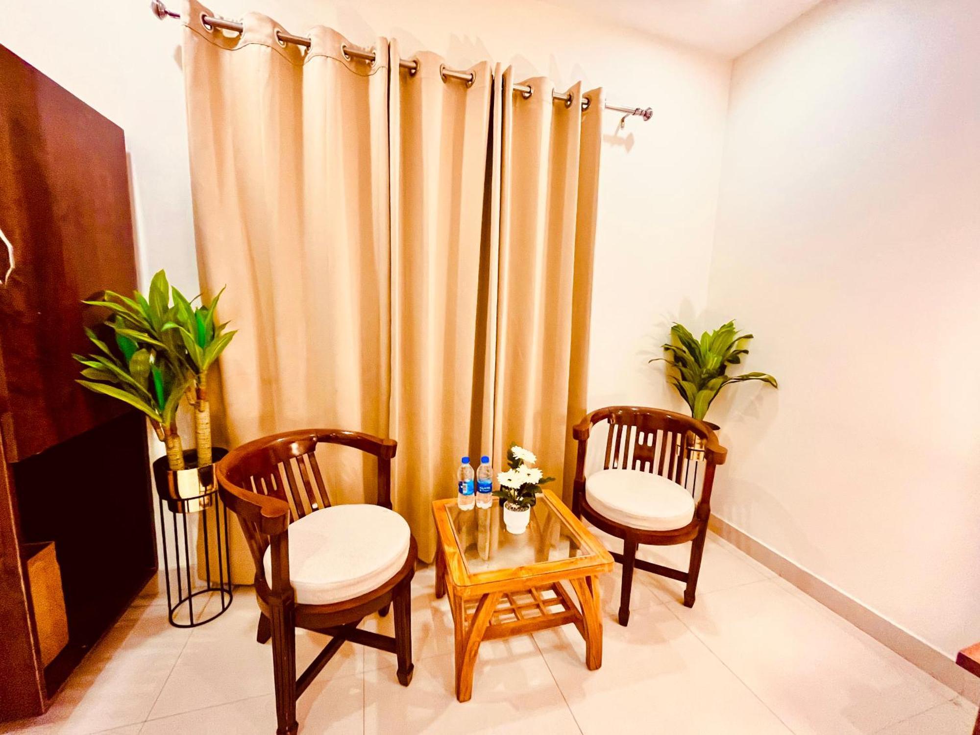 Sampat Royal Cafe Hotel Delhi  Bagian luar foto