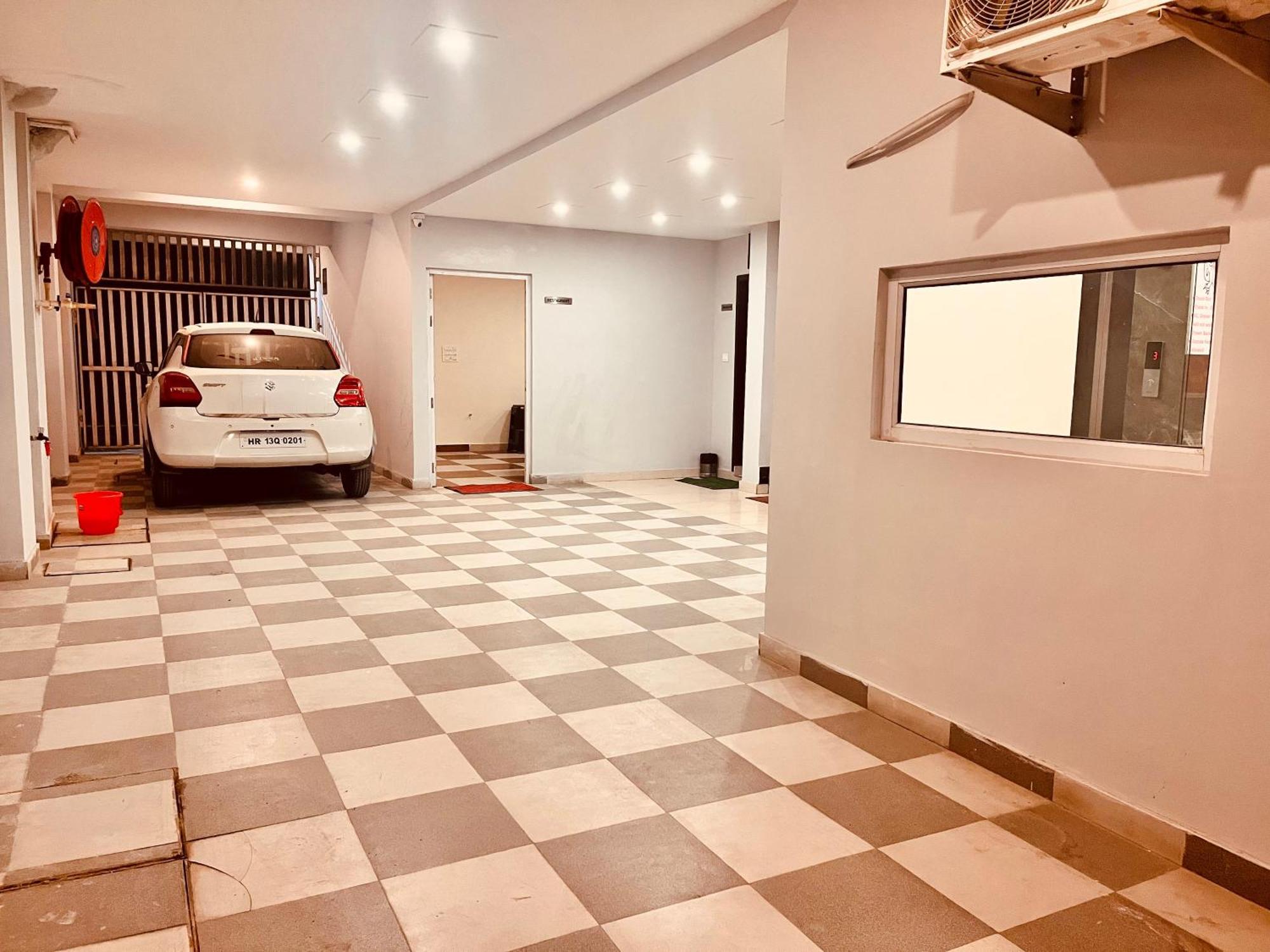 Sampat Royal Cafe Hotel Delhi  Bagian luar foto