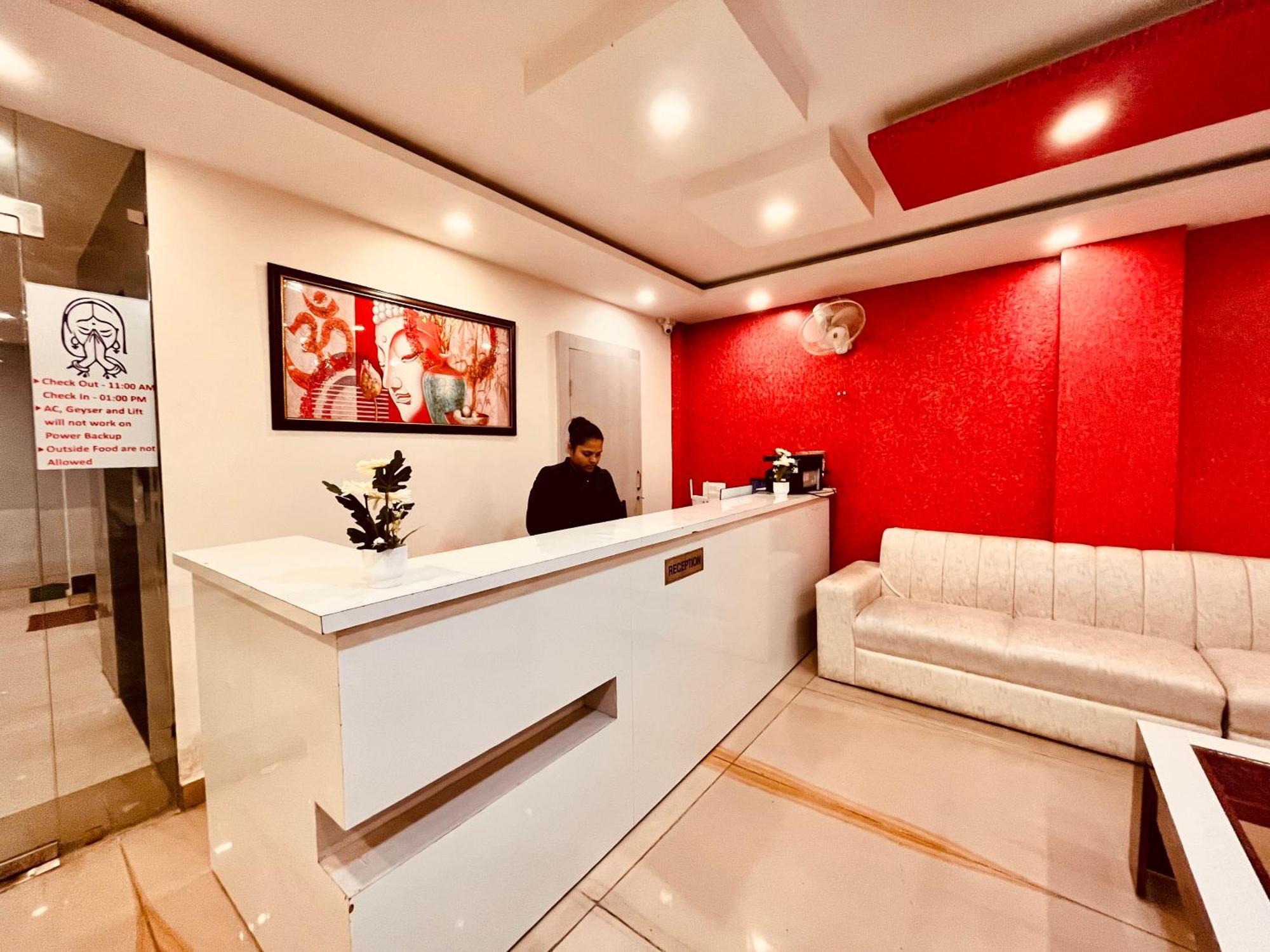 Sampat Royal Cafe Hotel Delhi  Bagian luar foto